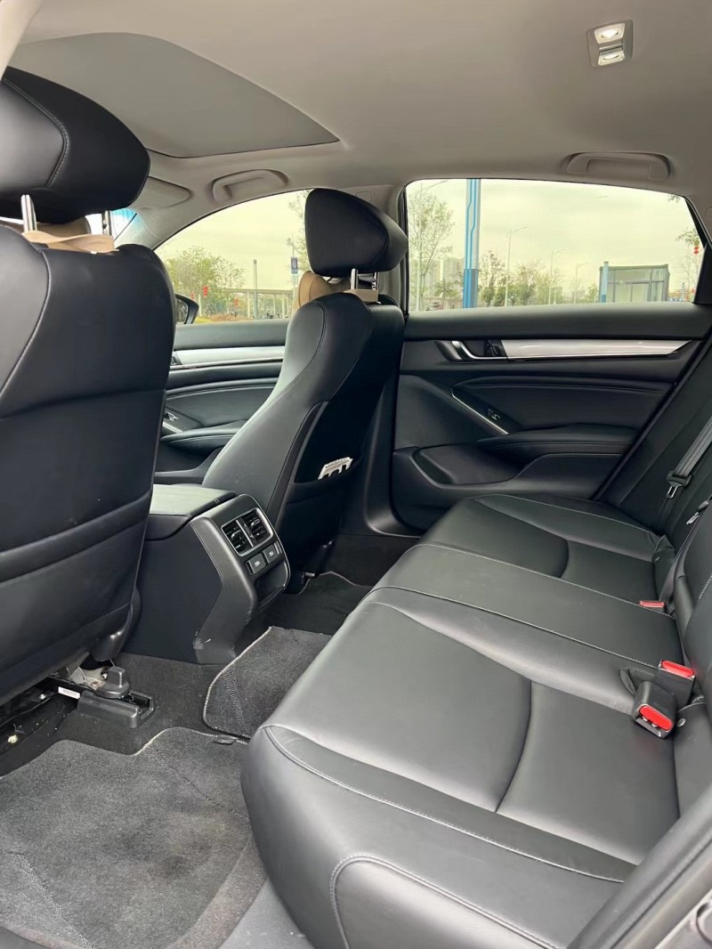 东莞22年本田雅阁5