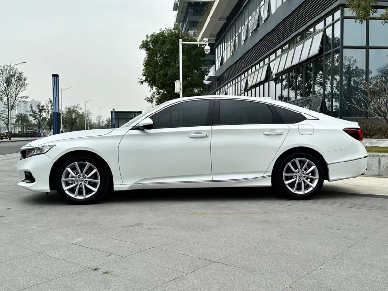 东莞22年本田雅阁7