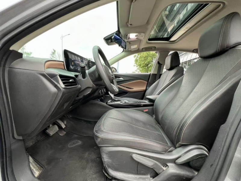 东莞22年别克威朗5