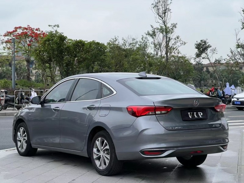 东莞22年别克威朗8