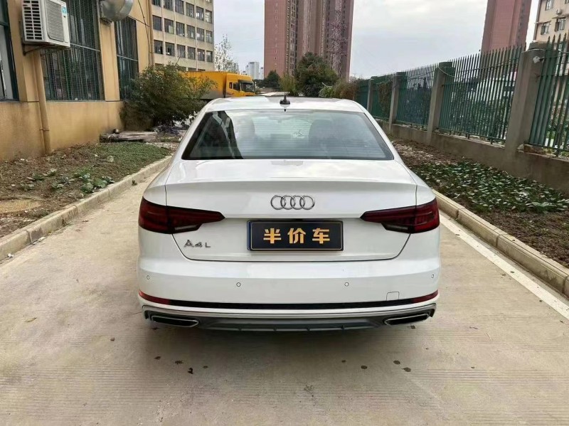 武汉22年奥迪A4L9