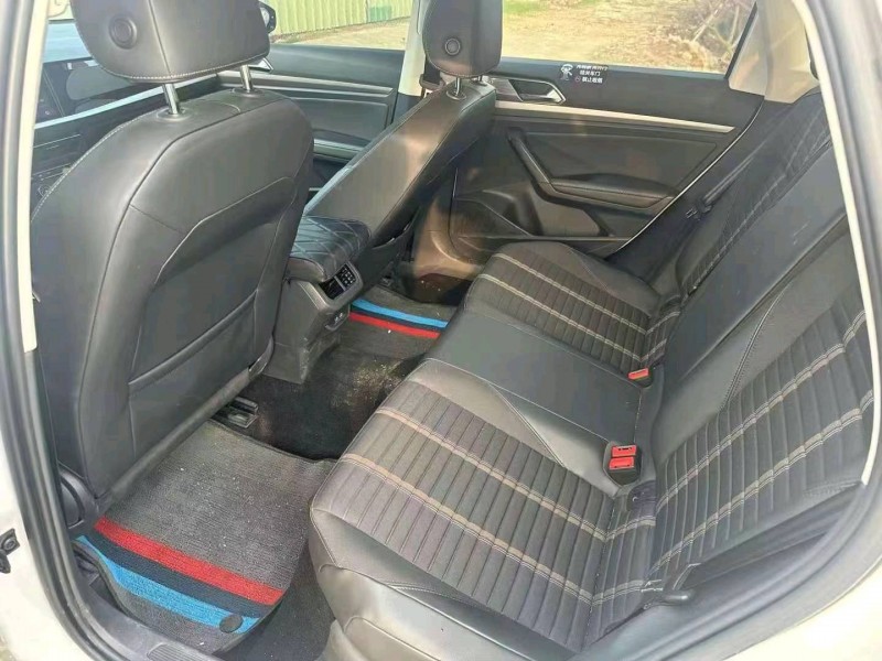 佛山19年大众朗逸8