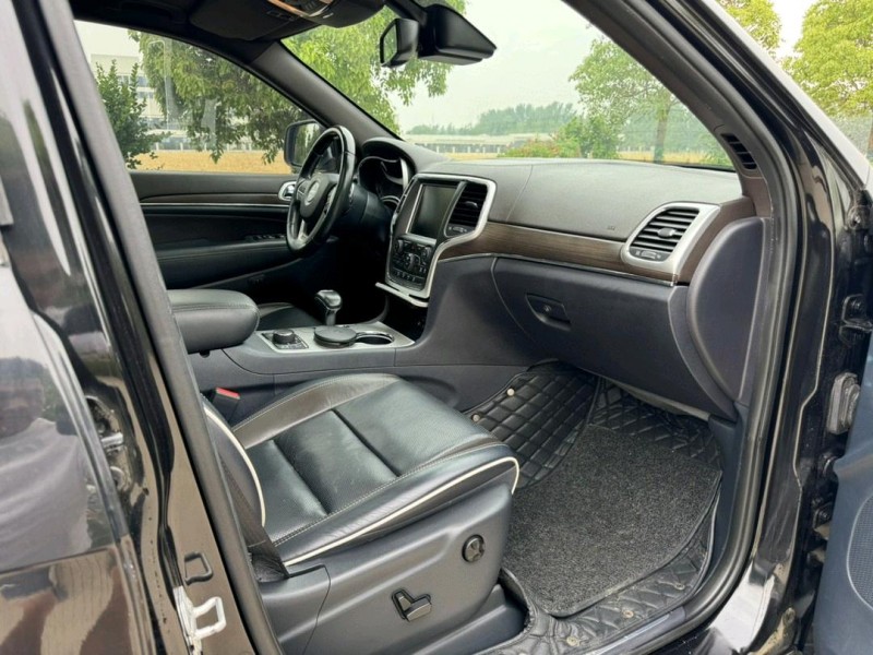 盐城16年Jeep大切诺基7