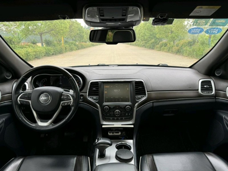 盐城16年Jeep大切诺基8