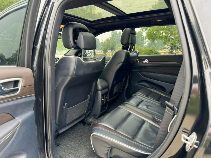 盐城16年Jeep大切诺基9