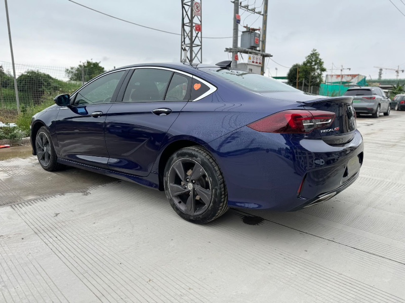 汕头19年别克君威7