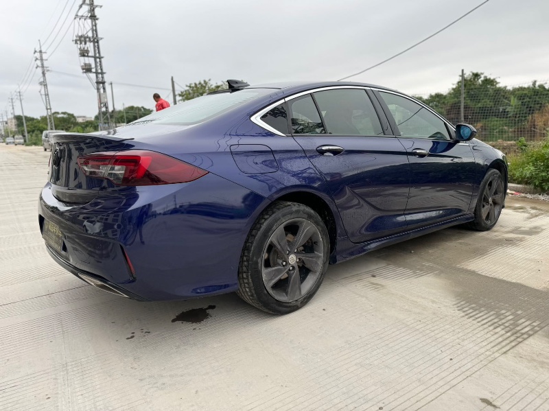 汕头19年别克君威9