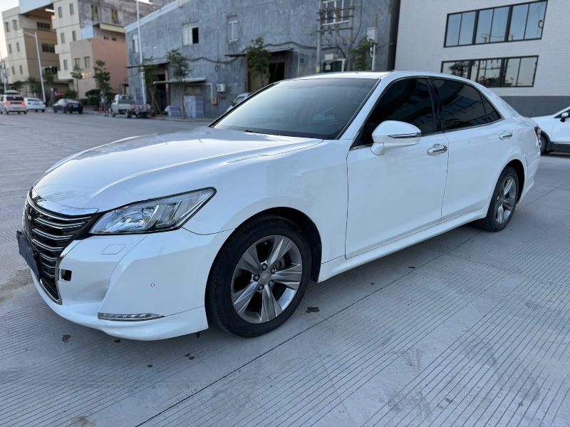 汕头16年丰田皇冠5