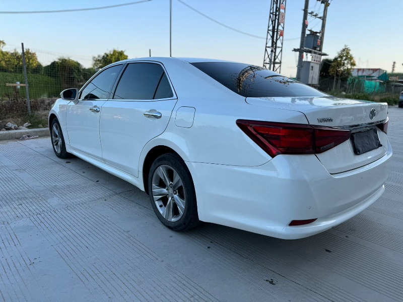 汕头16年丰田皇冠9