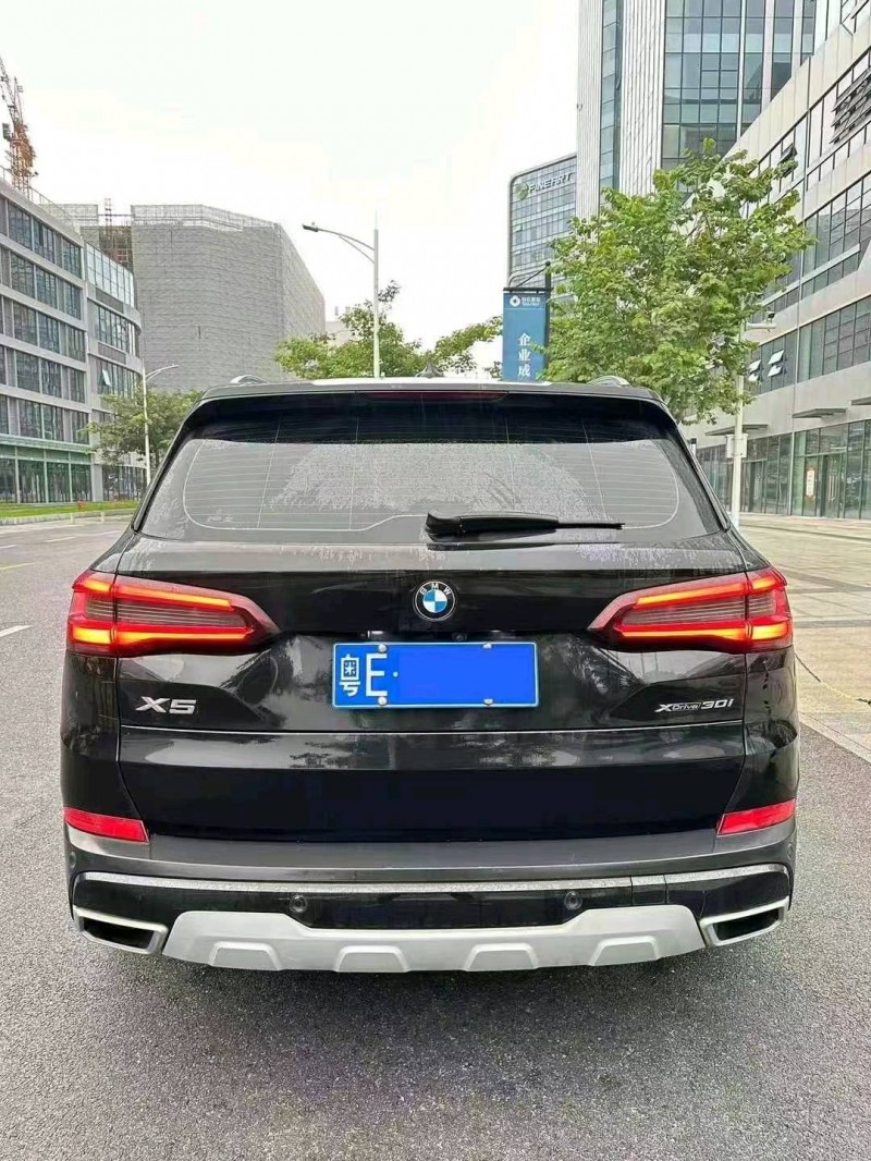 广州21年宝马X58