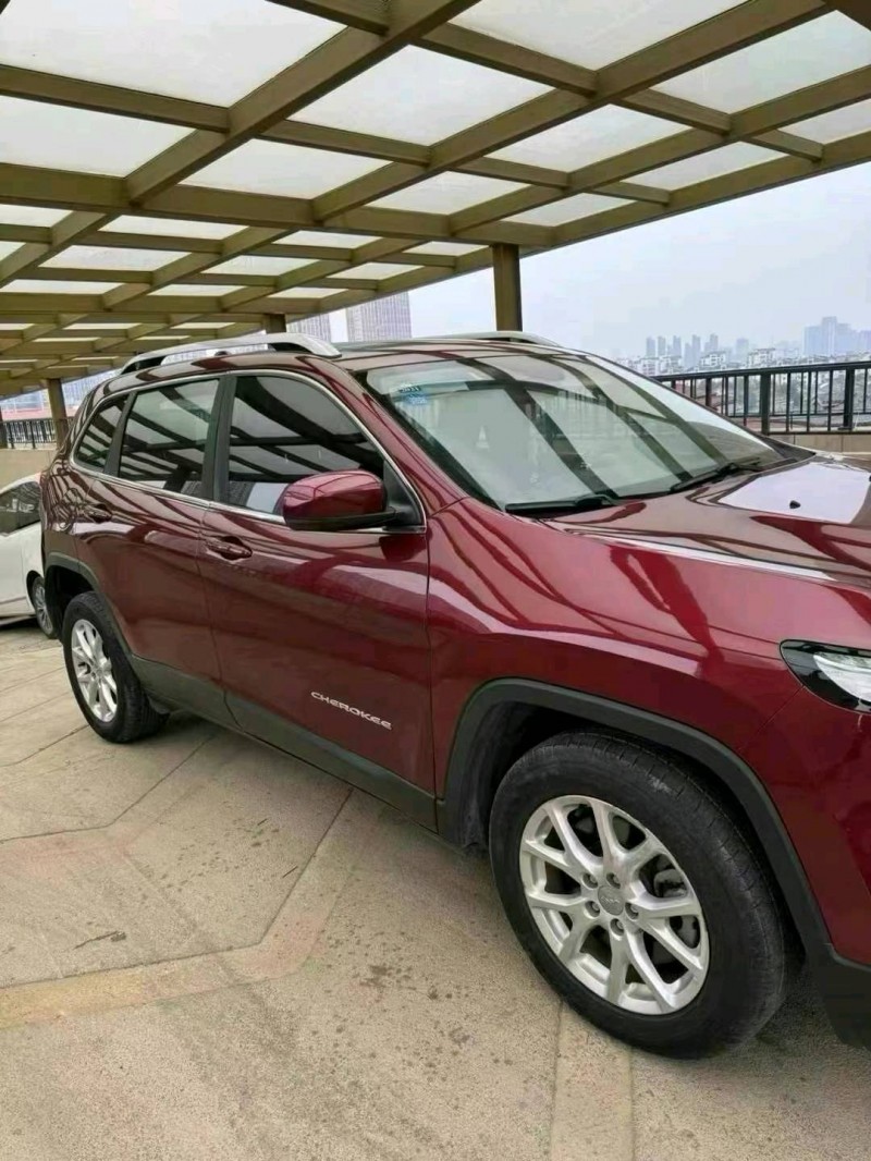 苏州17年Jeep自由光2