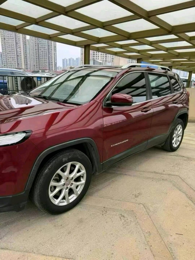 苏州17年Jeep自由光3