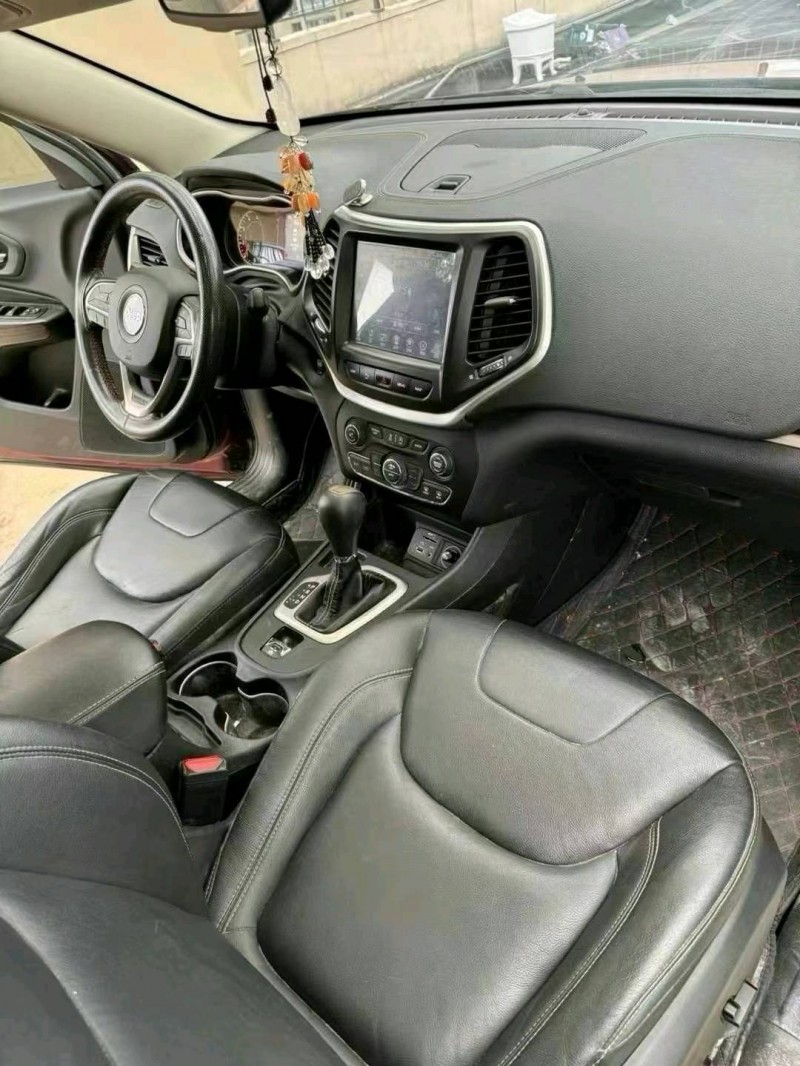 苏州17年Jeep自由光5