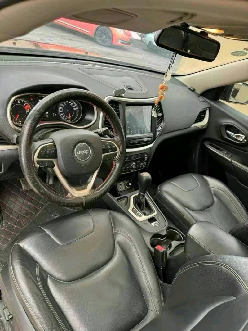 苏州17年Jeep自由光8