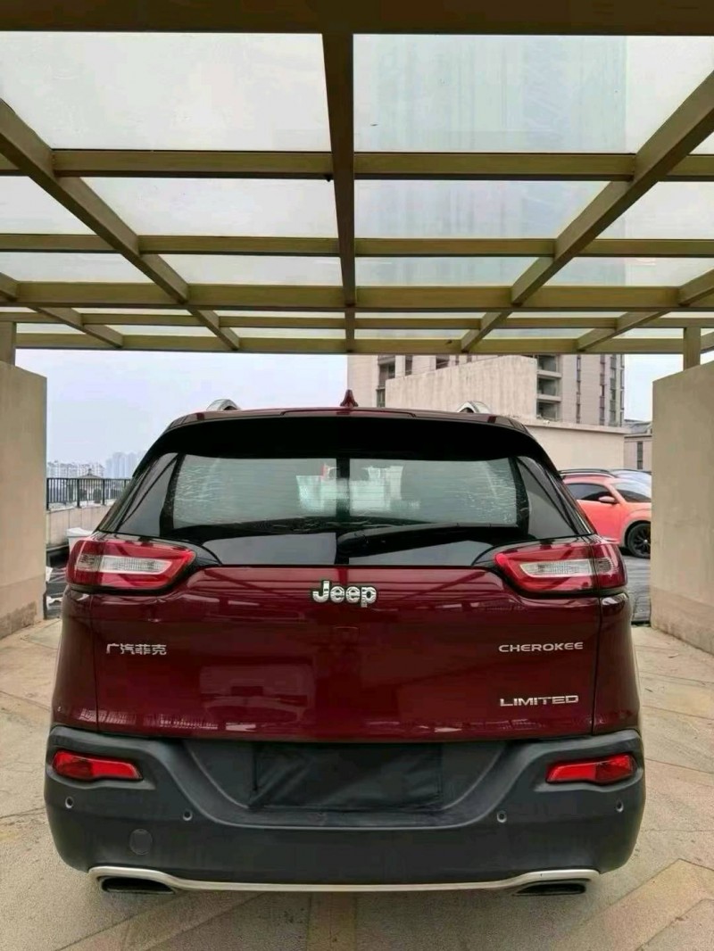 苏州17年Jeep自由光9