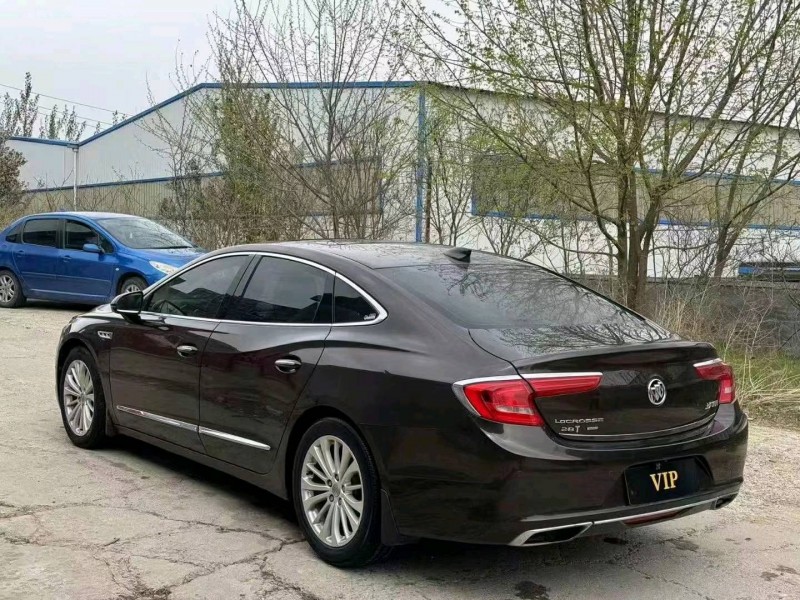 青岛17年别克君越7