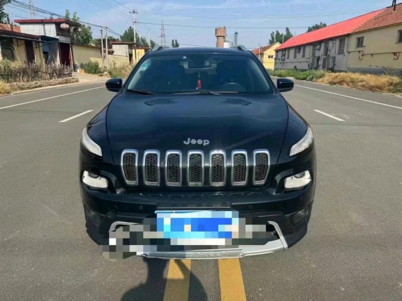 枣庄16年Jeep自由光1