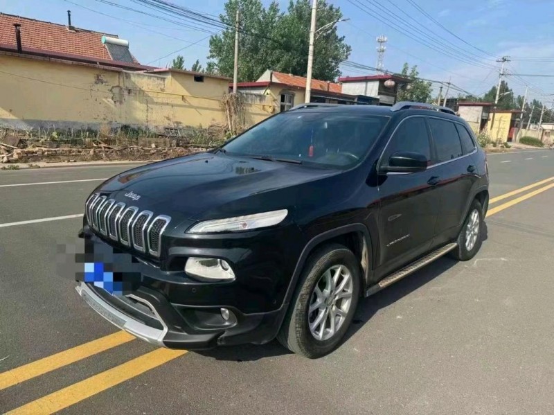 枣庄16年Jeep自由光2