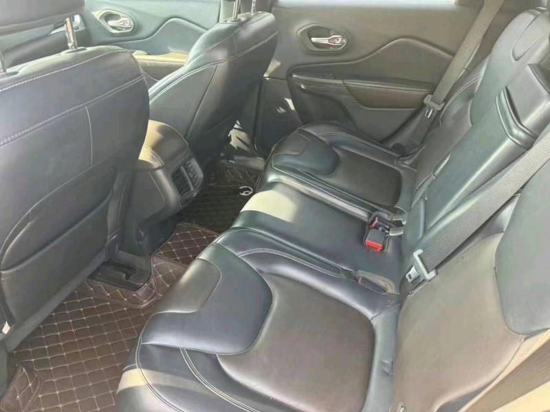 枣庄16年Jeep自由光7