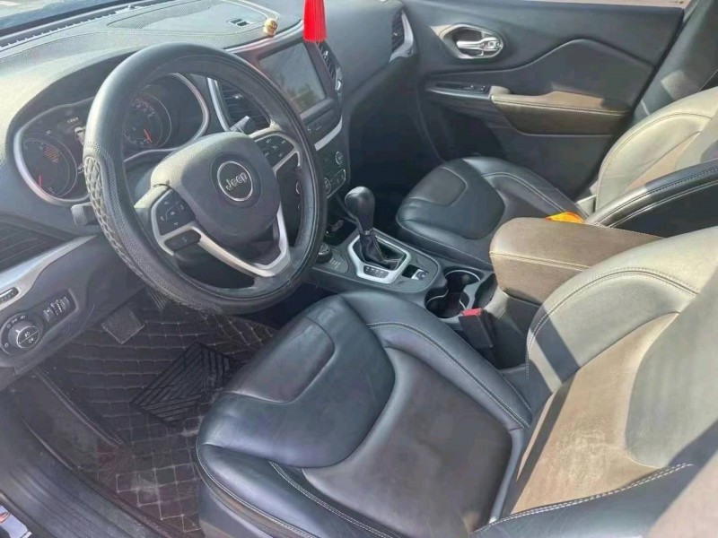 枣庄16年Jeep自由光9