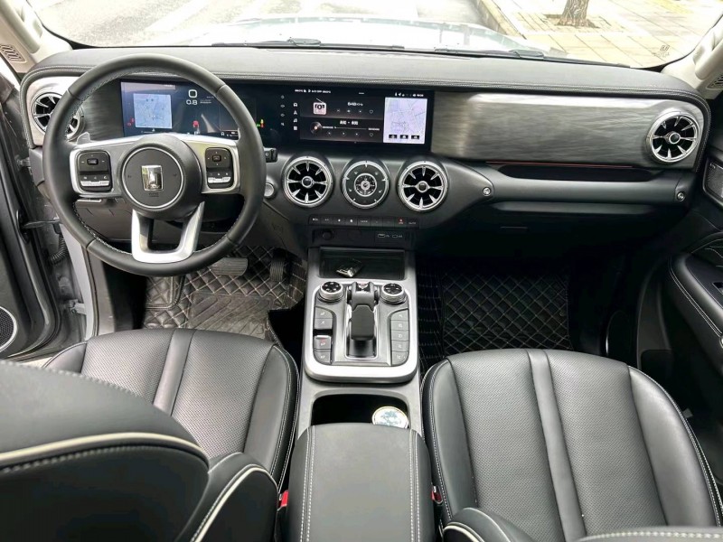 成都23年长城汽车坦克3006