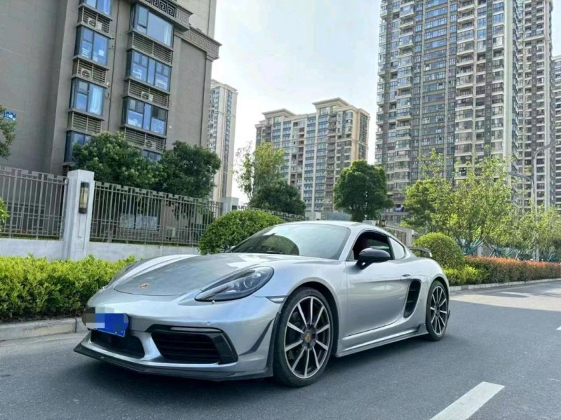 济宁19年保时捷7183