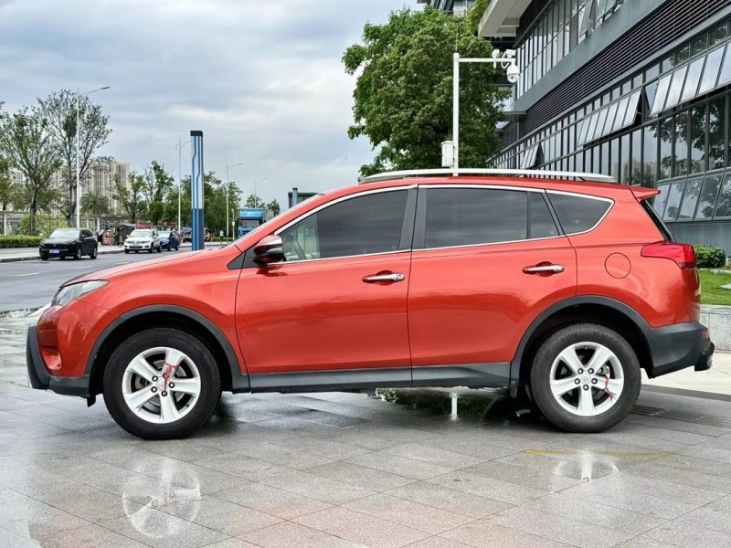 东莞14年丰田RAV47