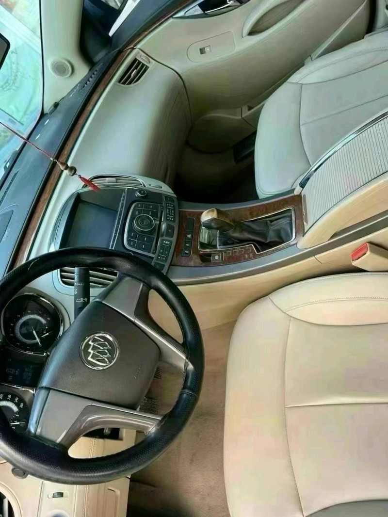 潍坊12年别克君越6