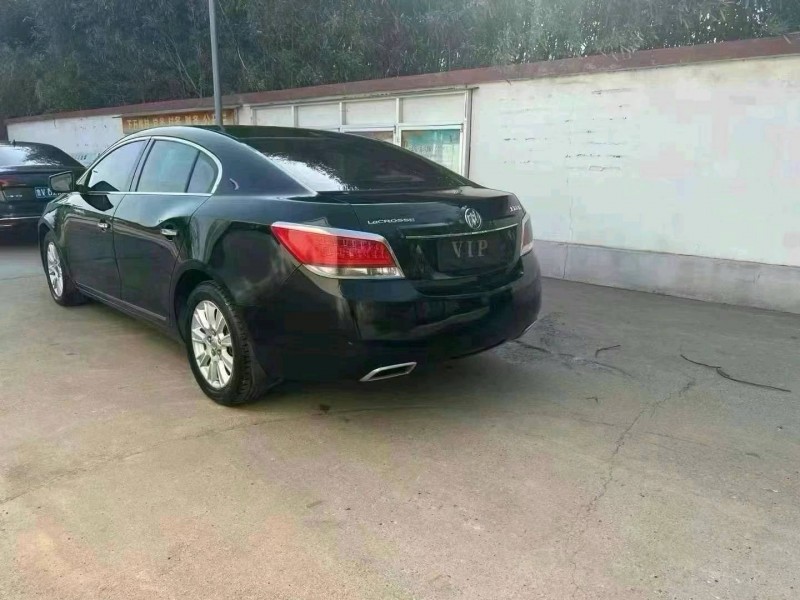 潍坊12年别克君越7