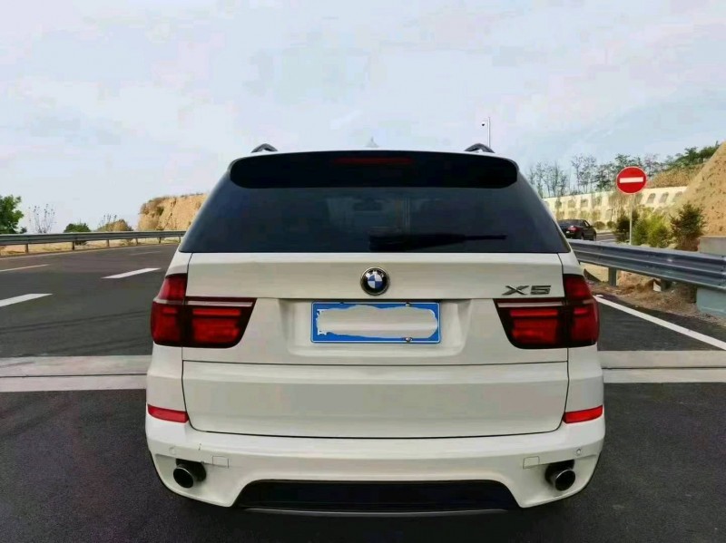 長治13年寶馬X57