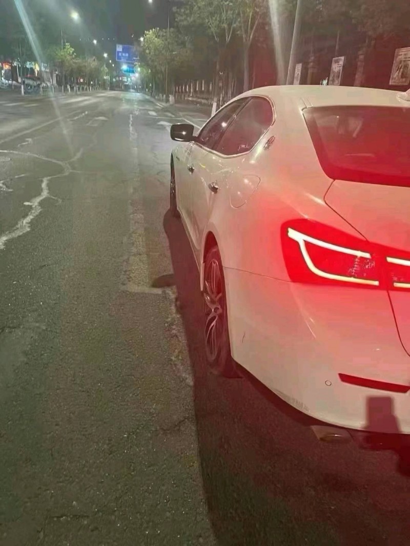 潍坊14年玛莎拉蒂Ghibli5