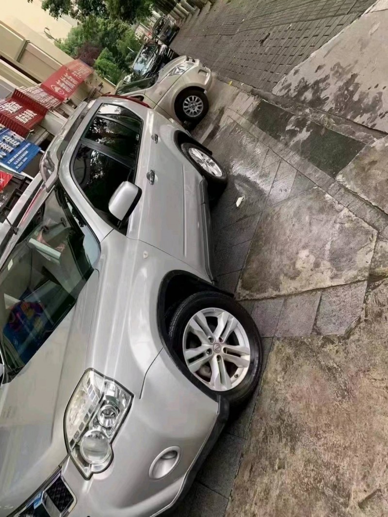 郑州14年日产奇骏2