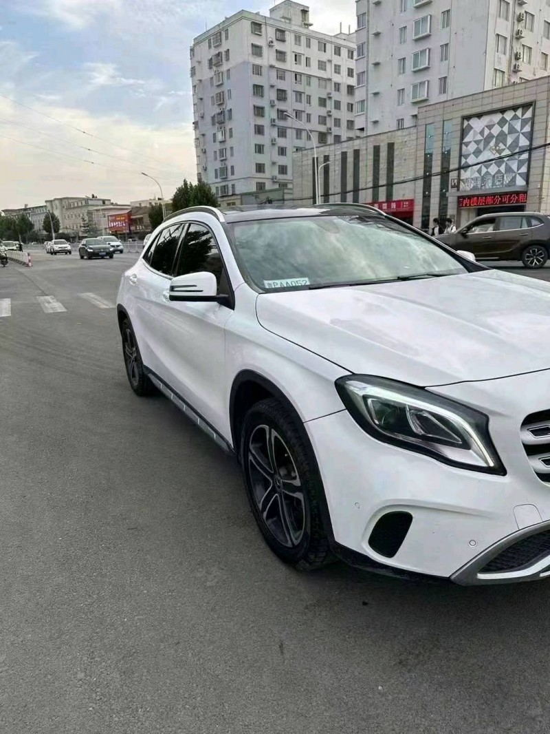 东营18年奔驰GLA4