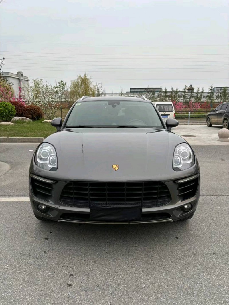 宿迁16年保时捷Macan1