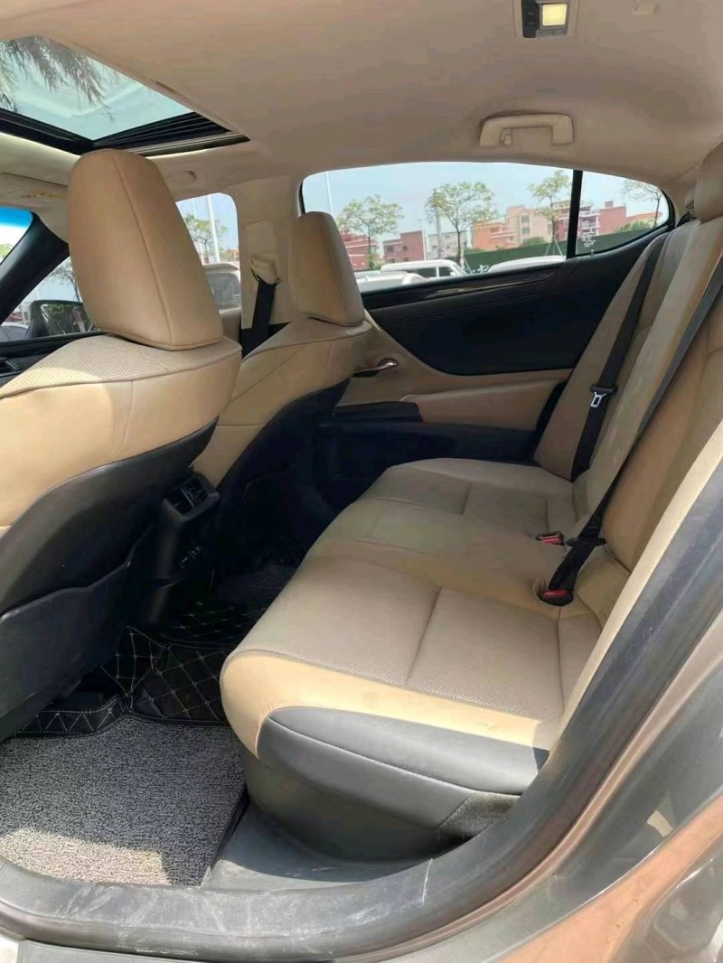 佛山20年雷克萨斯ES7