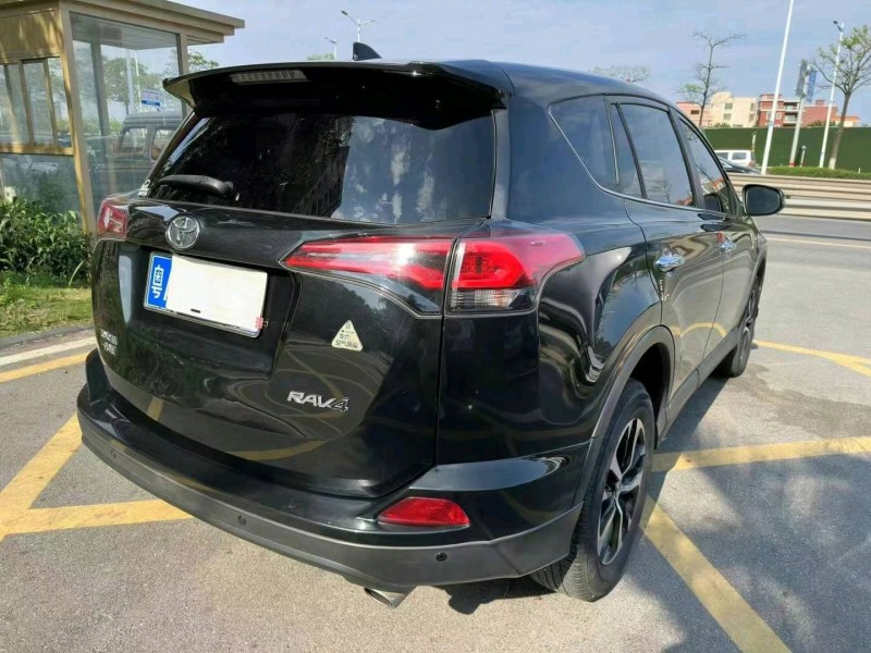 佛山18年丰田RAV4荣放3