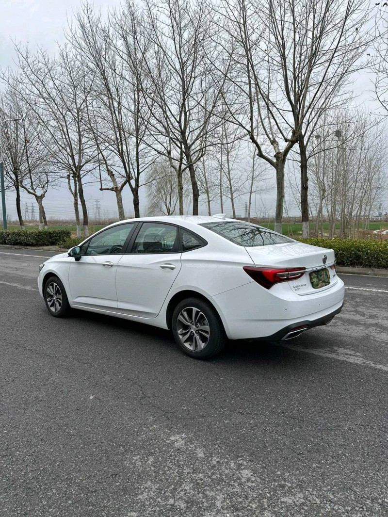 宿迁23年别克威朗7