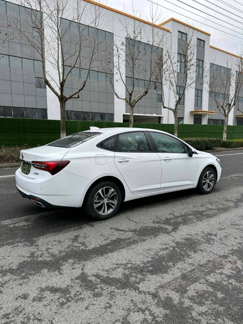 宿迁23年别克威朗8