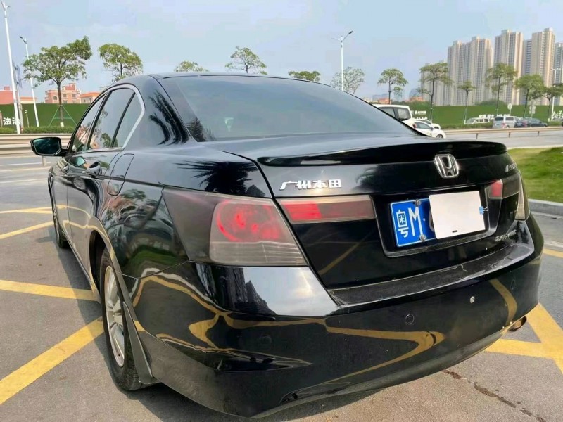 佛山10年本田雅阁4