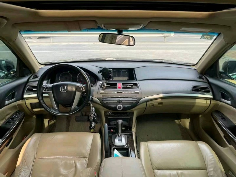 佛山10年本田雅阁8