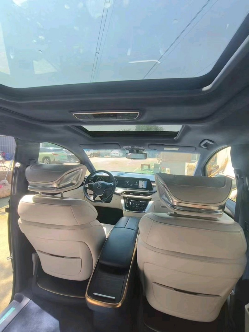 青岛21年别克GL84