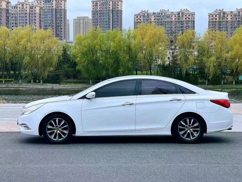 东营14年现代索纳塔八5
