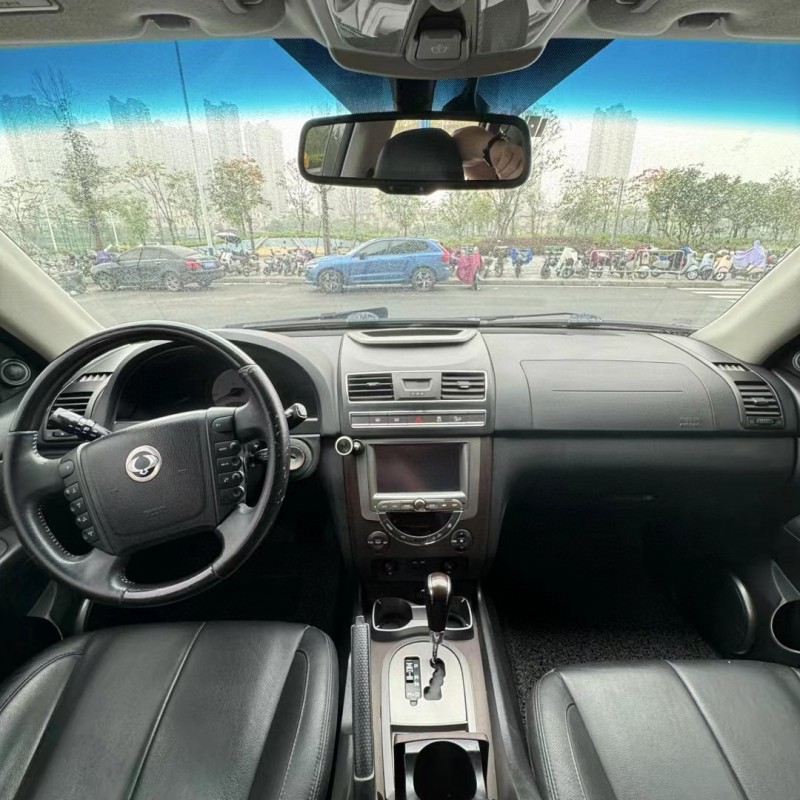 东莞14年双龙雷斯特5