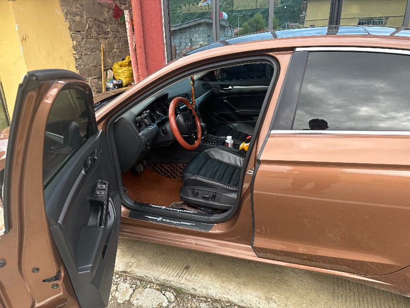 成都15年大众凌渡7