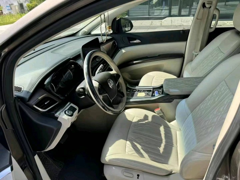 青岛21年别克GL86