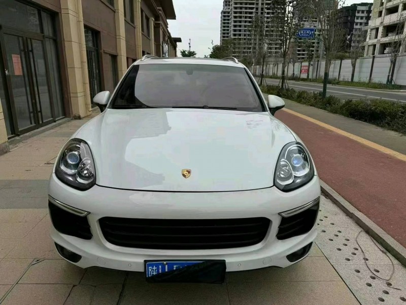 聊城17年保时捷卡宴1