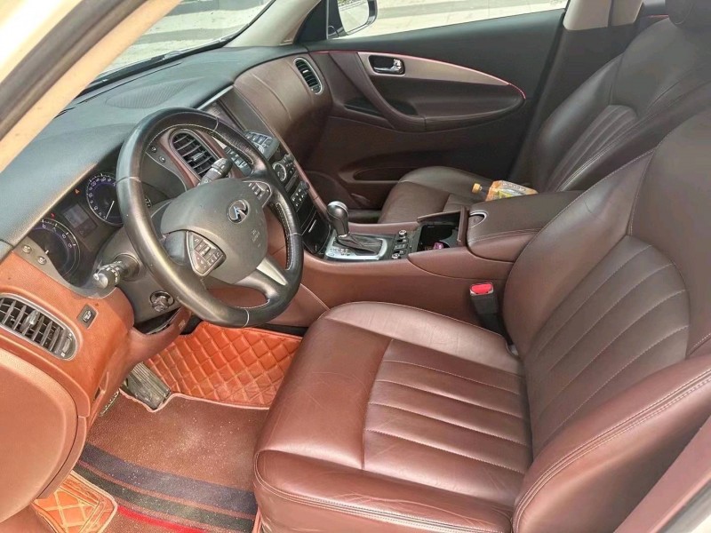 青島17年英菲尼迪QX506