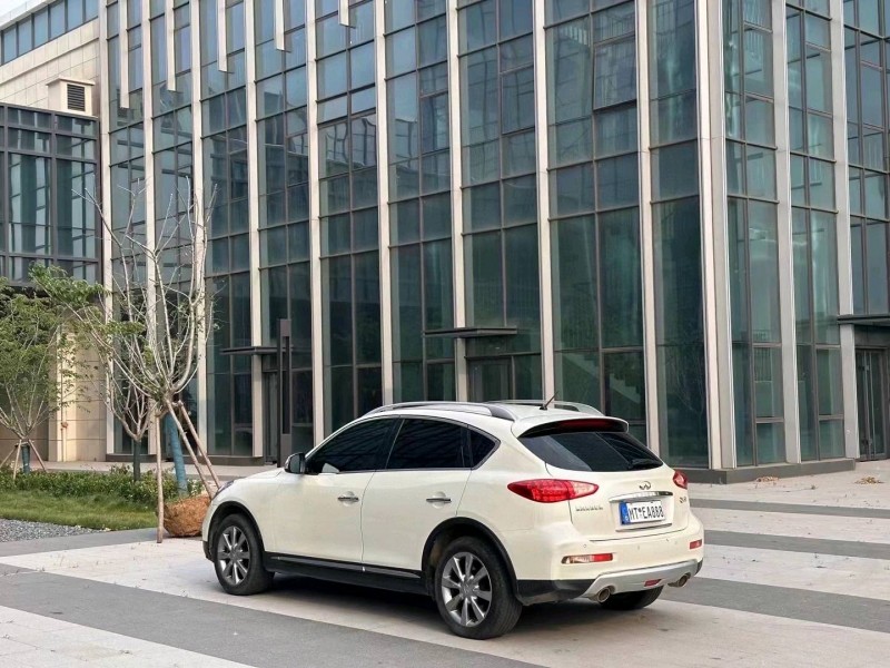 青島17年英菲尼迪QX507