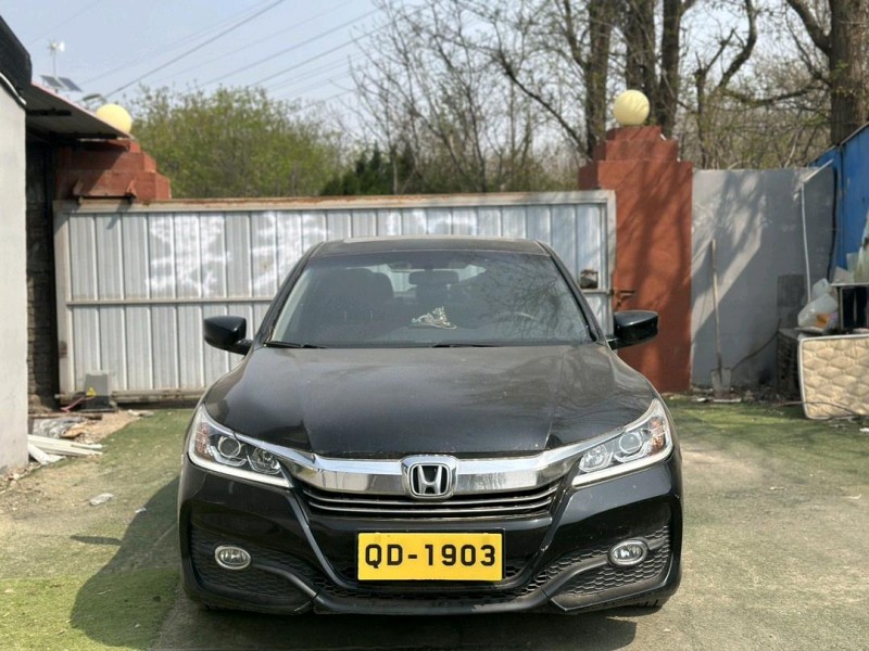 青岛18年本田雅阁1