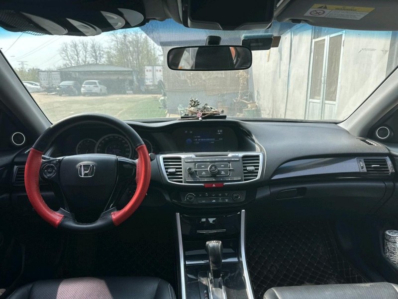 青岛18年本田雅阁4